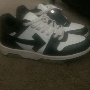 Because don’t fit me no-more so I want to give way these  to someone